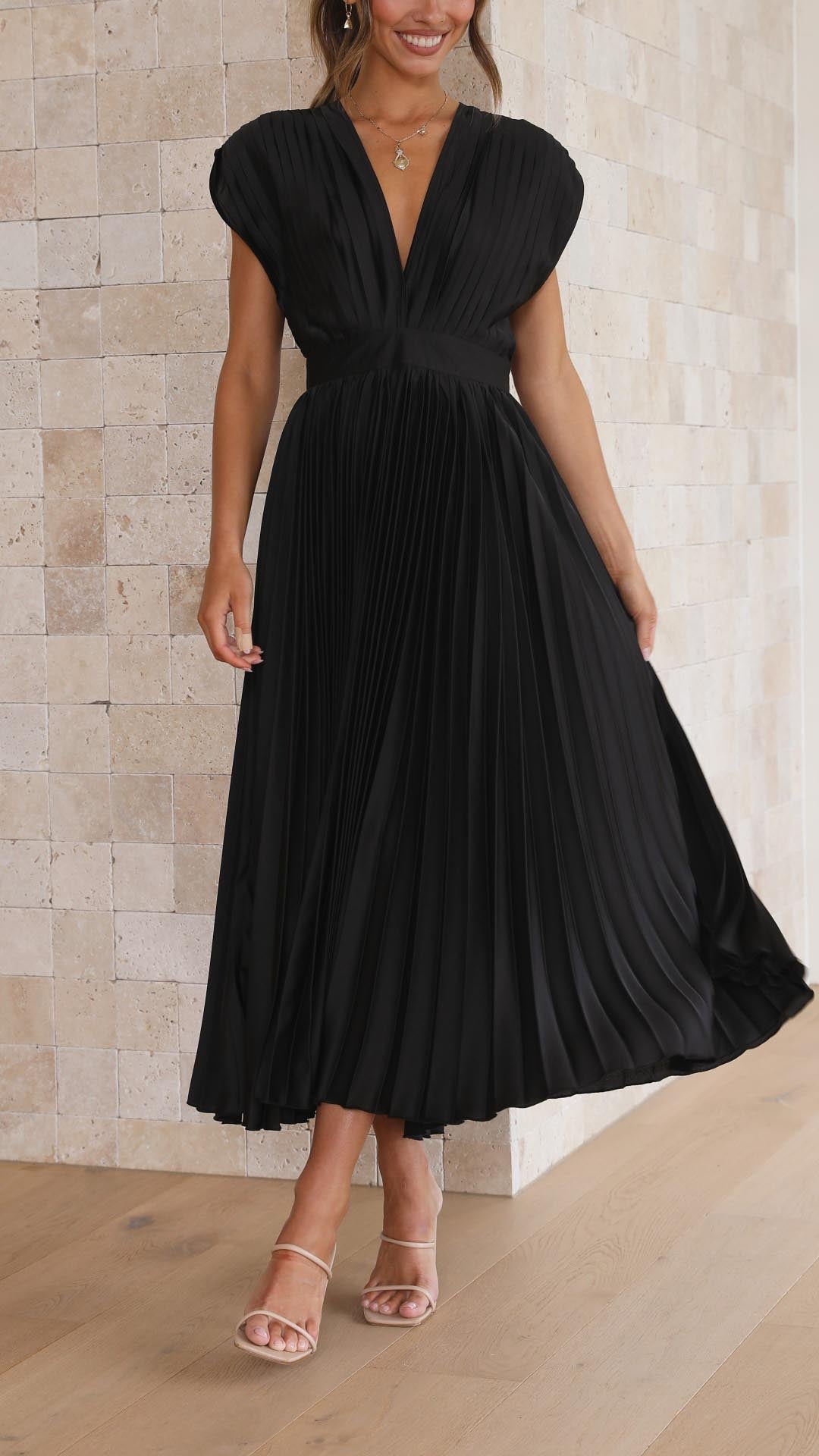Arabella | V-Neck Pleated Maxi Dress