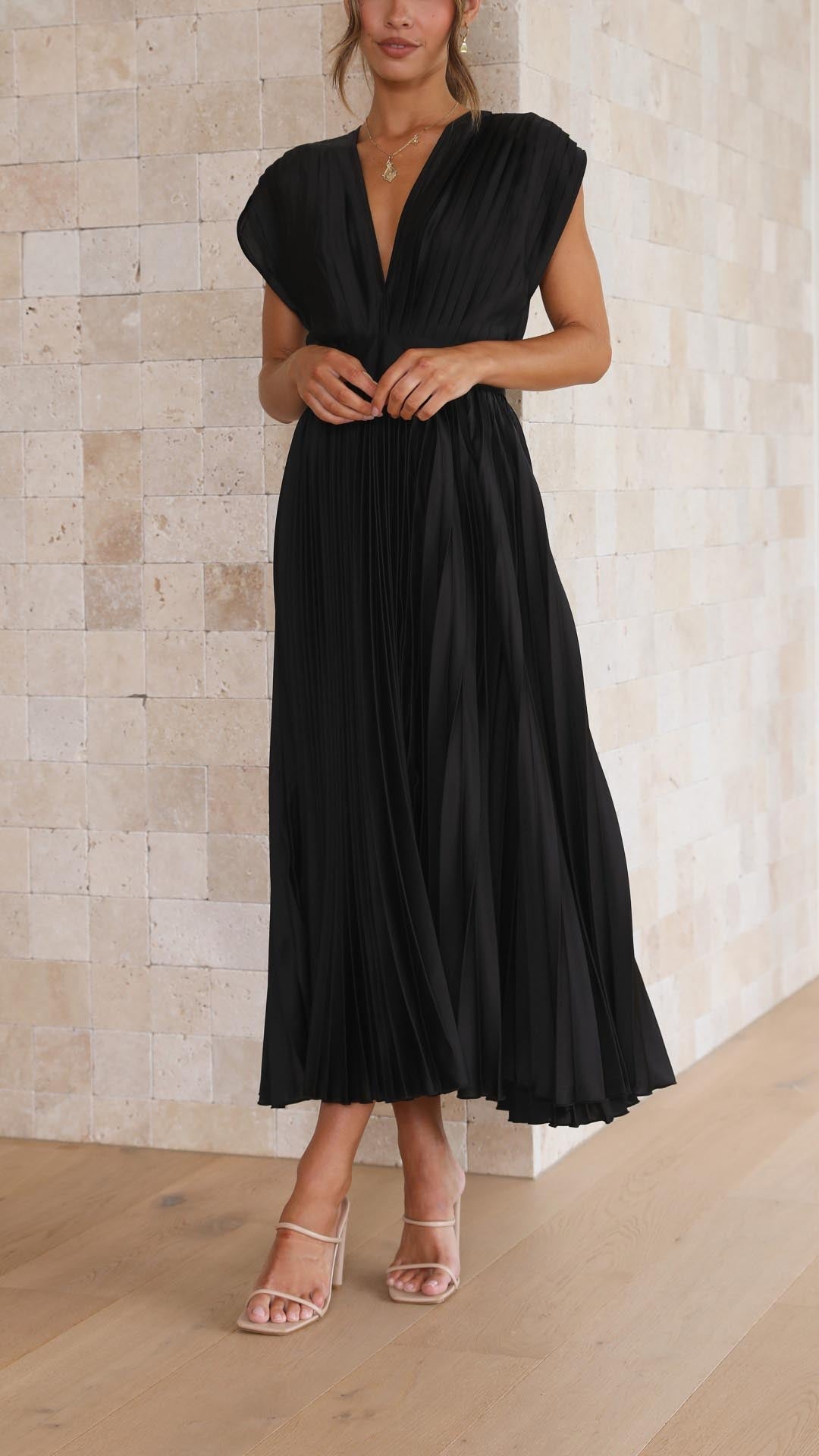 Arabella | V-Neck Pleated Maxi Dress