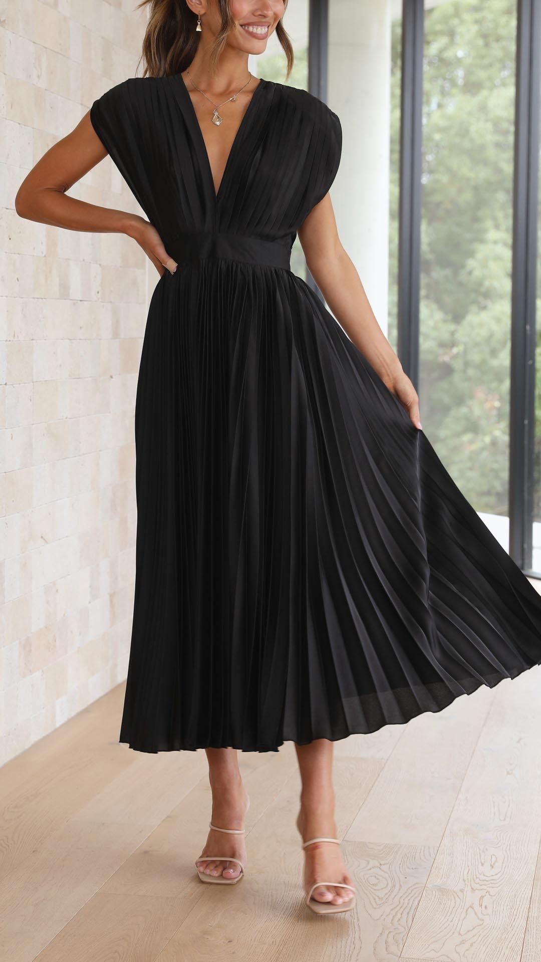 Arabella | V-Neck Pleated Maxi Dress