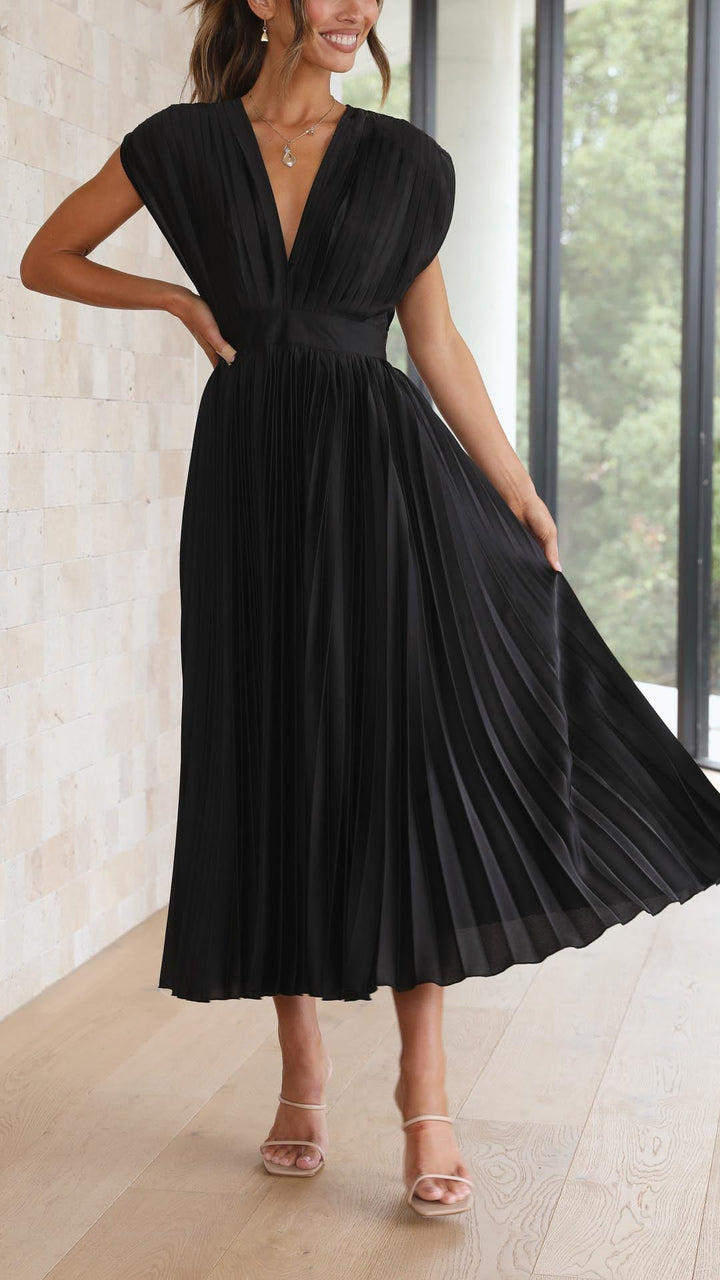 Arabella | V-Neck Pleated Maxi Dress