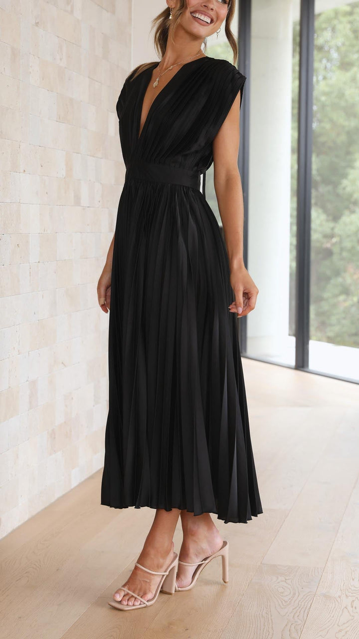 Arabella | V-Neck Pleated Maxi Dress