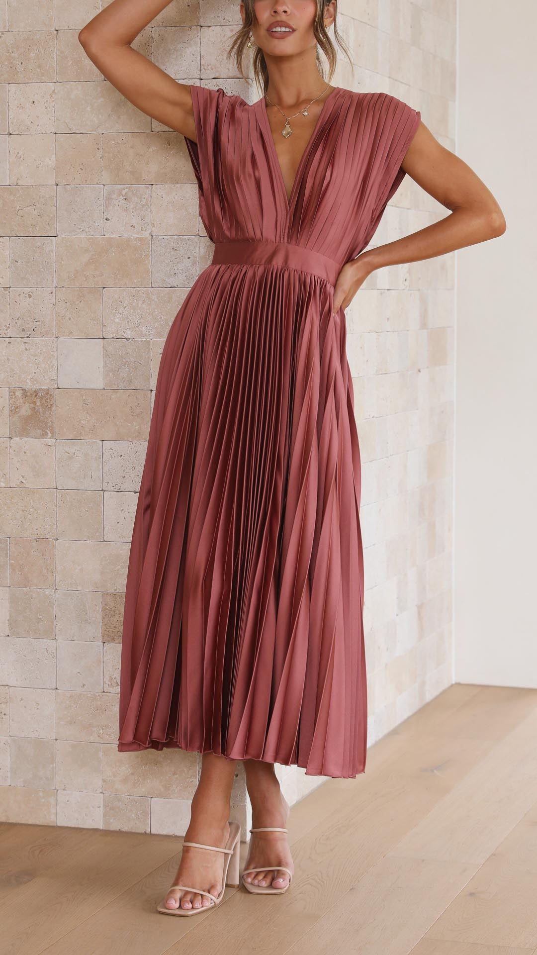 Arabella | V-Neck Pleated Maxi Dress