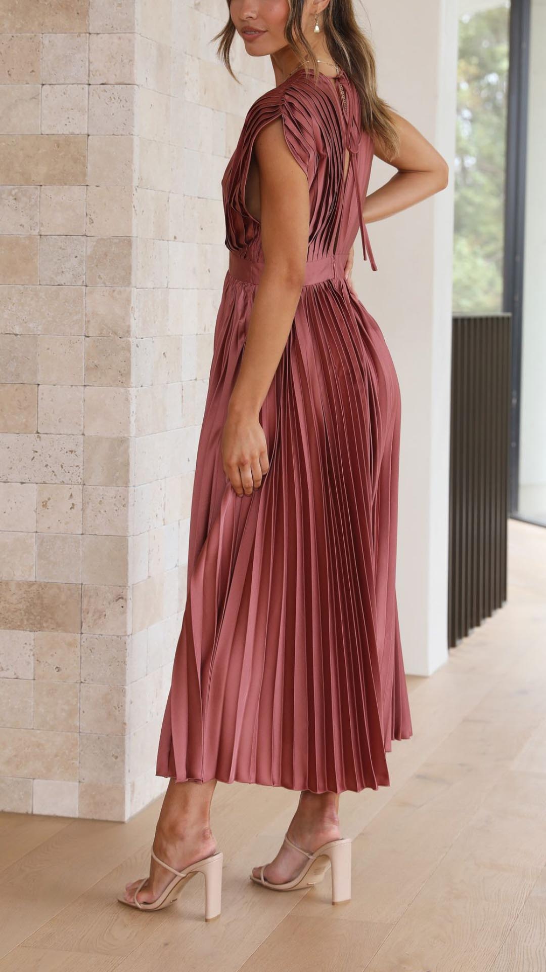 Arabella | V-Neck Pleated Maxi Dress